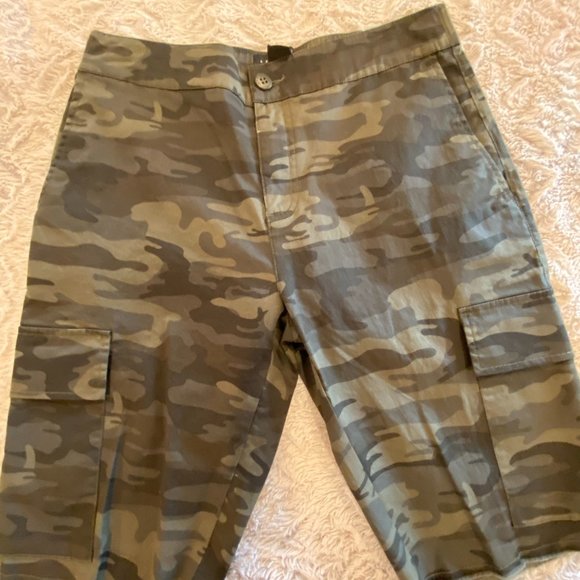 Sanctuary Commander Bermuda Short Little Hero Camo - Picture 4 of 11